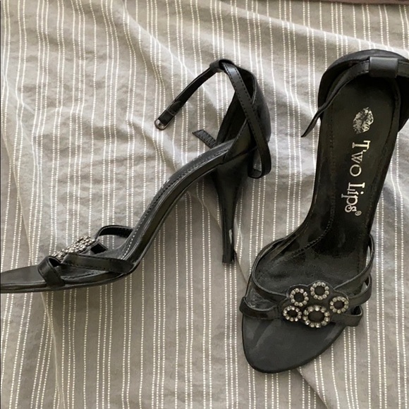 Two Lips Black High Heels - Picture 2 of 2